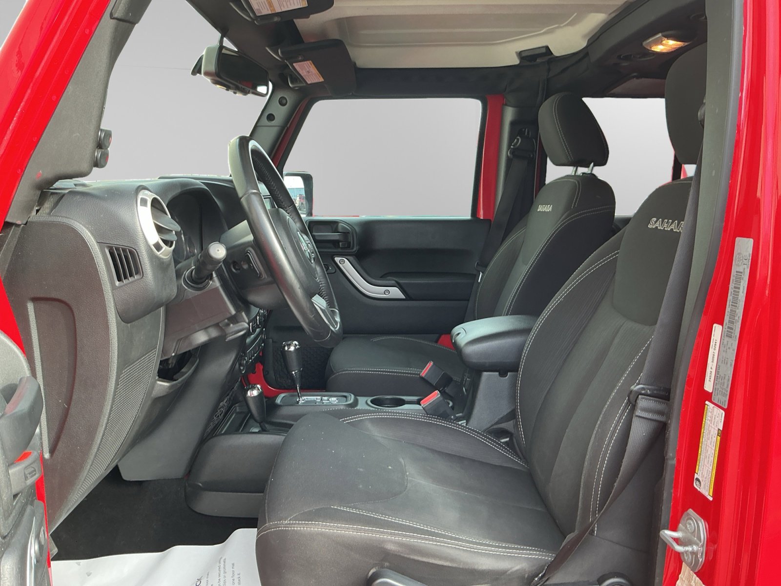 Used 2018 Jeep Wrangler Unlimited Sahara w/ Connectivity Group image 9