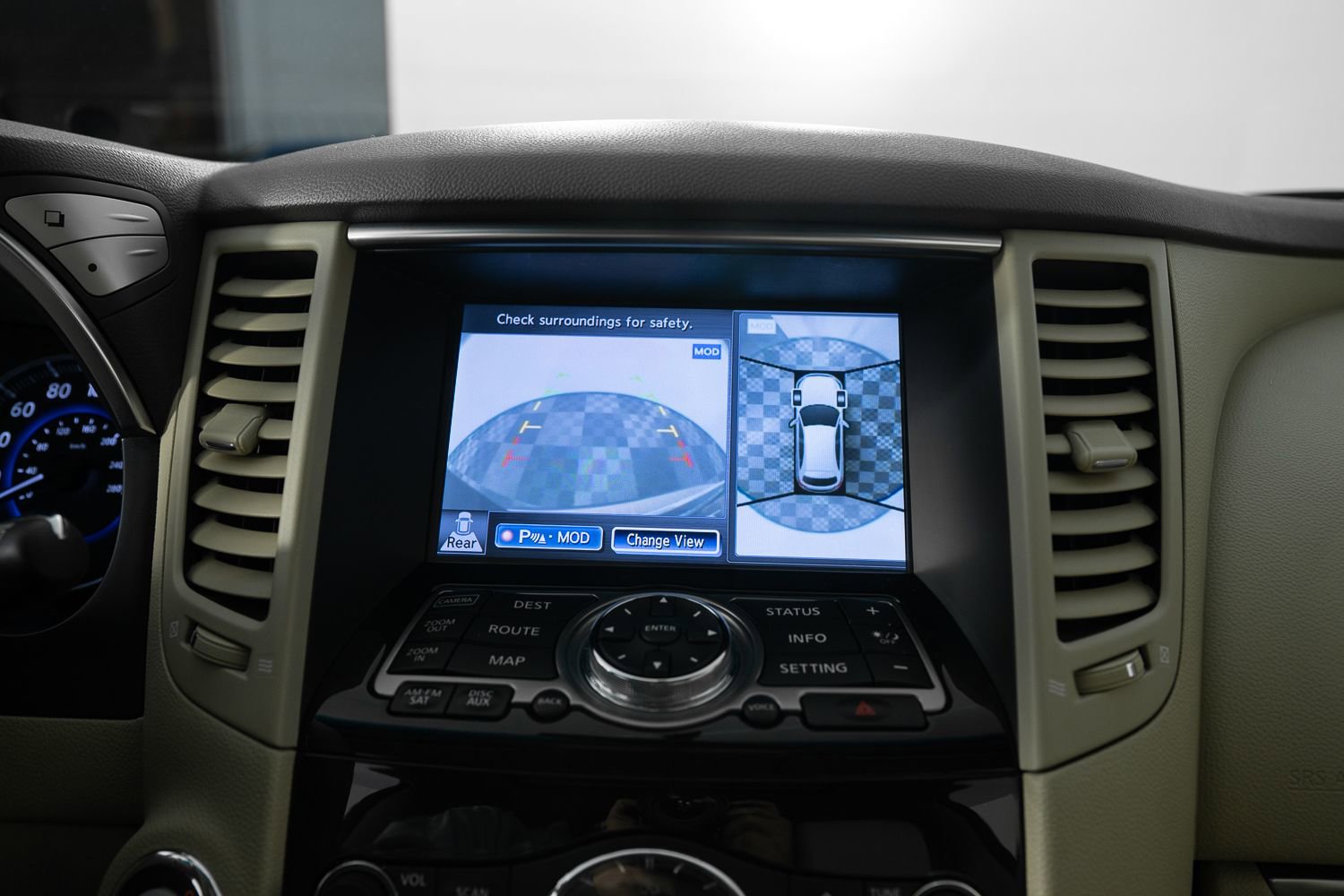 Used 2014 INFINITI QX70 AWD w/ Premium Package image 36