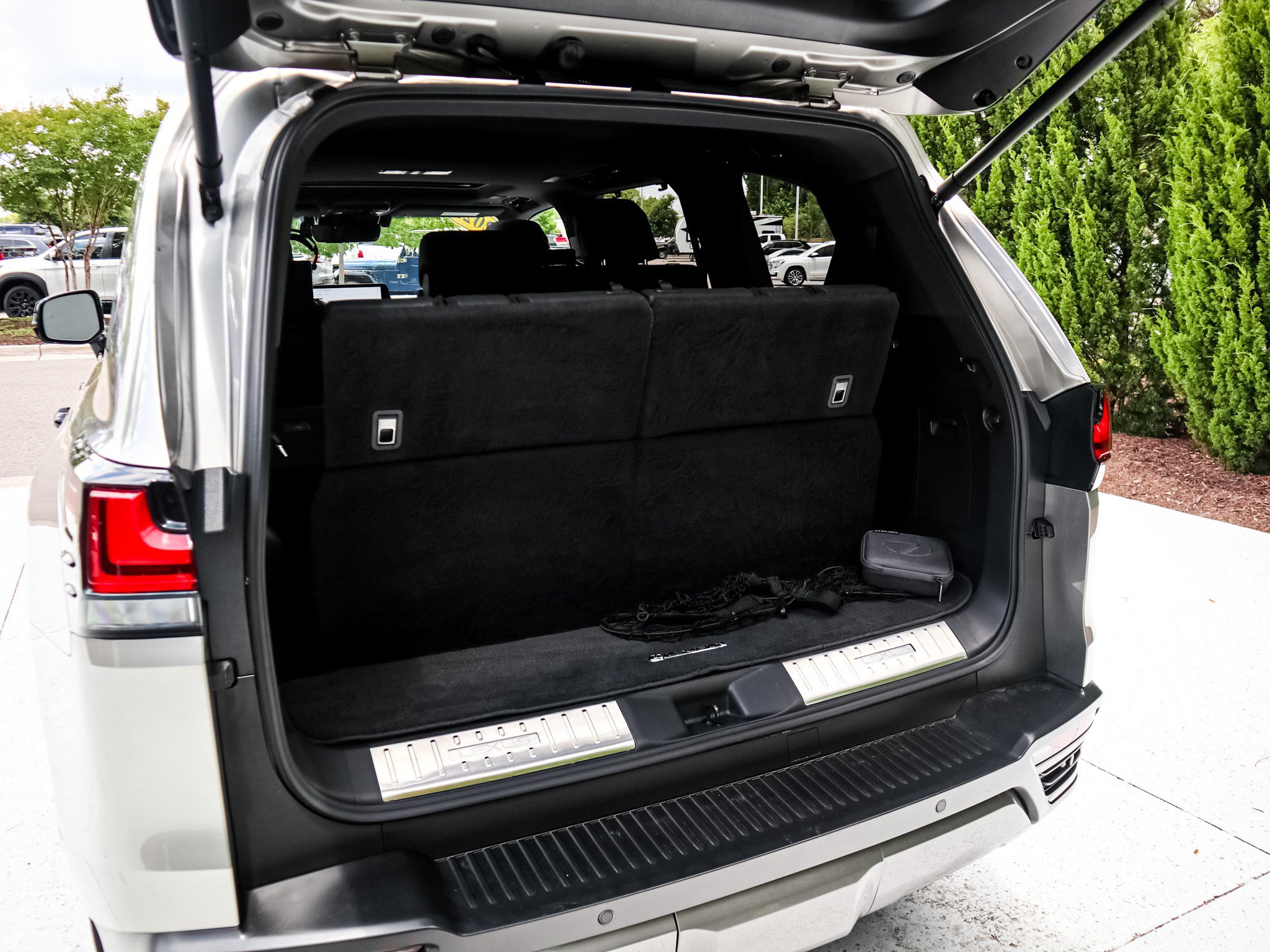 Used 2022 Lexus LX 600 4WD w/ Appearance Package image 34