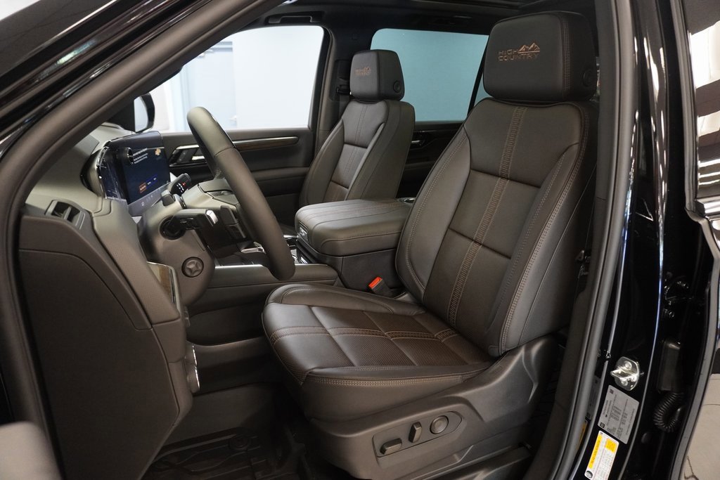 New 2026 Chevrolet Suburban High Country image 3
