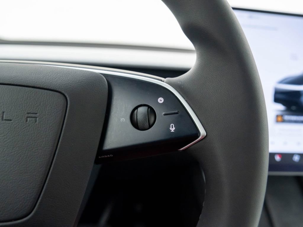 Used 2026 Tesla Model Y 2WD image 27