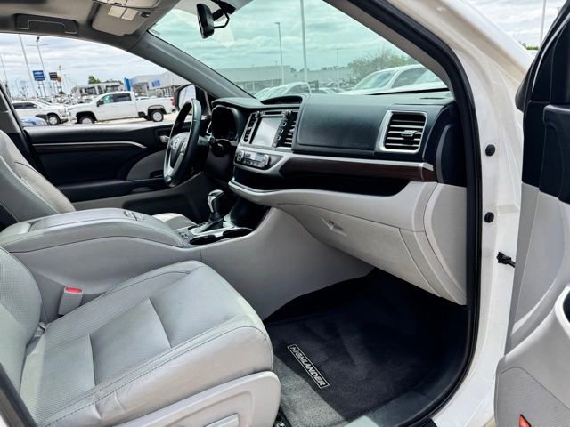 Used 2016 Toyota Highlander Limited AWD/4WD image 25