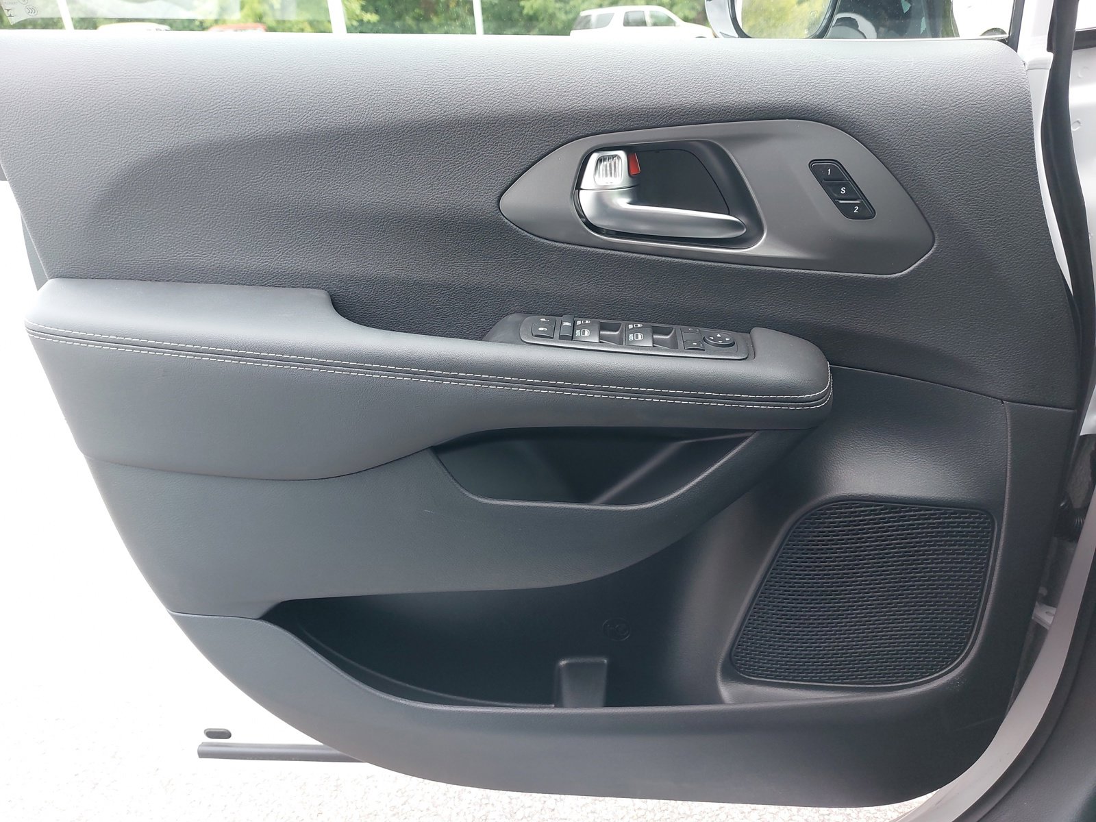 New 2026 Chrysler Pacifica Select image 29