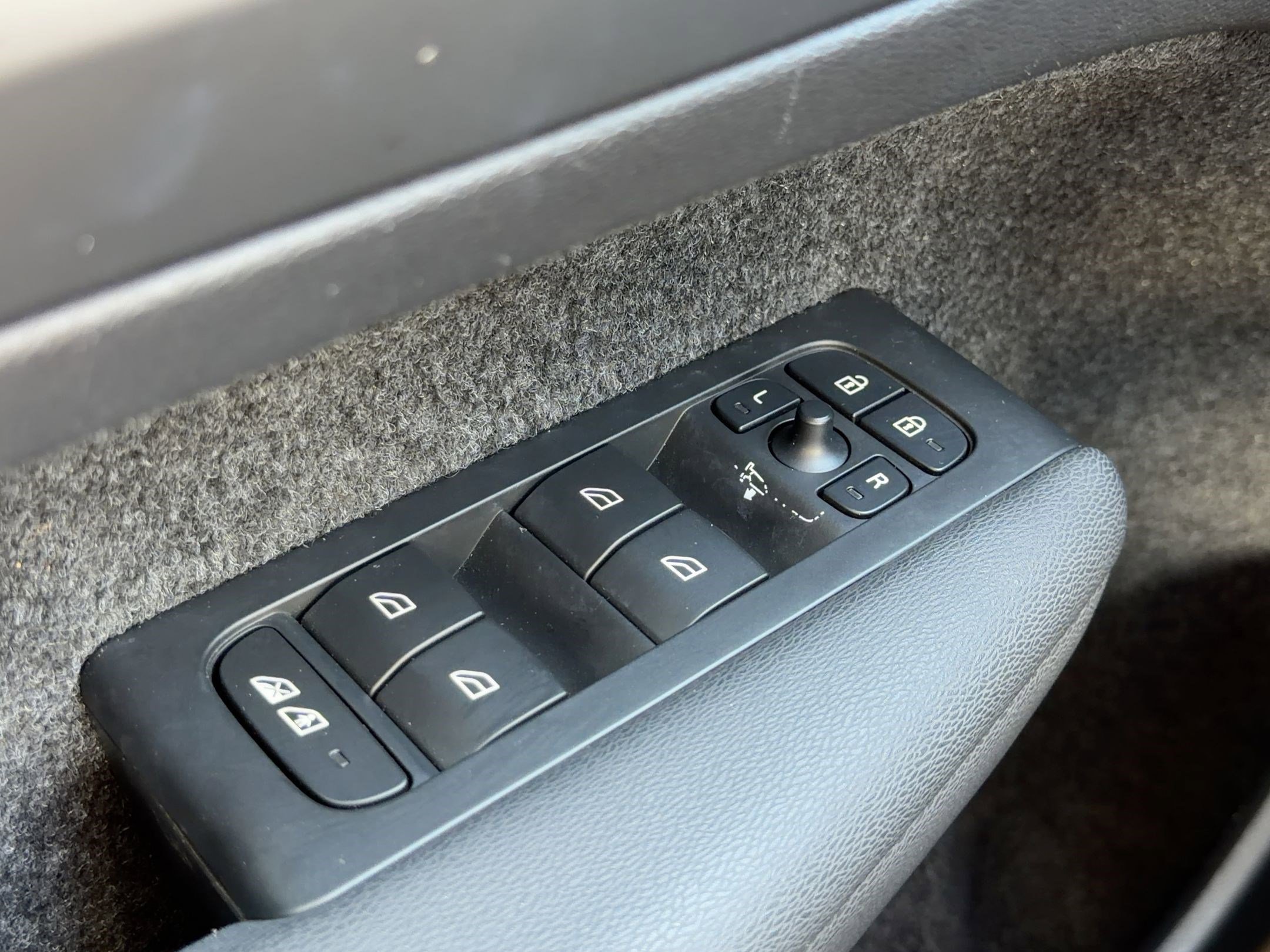 Used 2023 Volvo C40 P8 Recharge Plus image 11