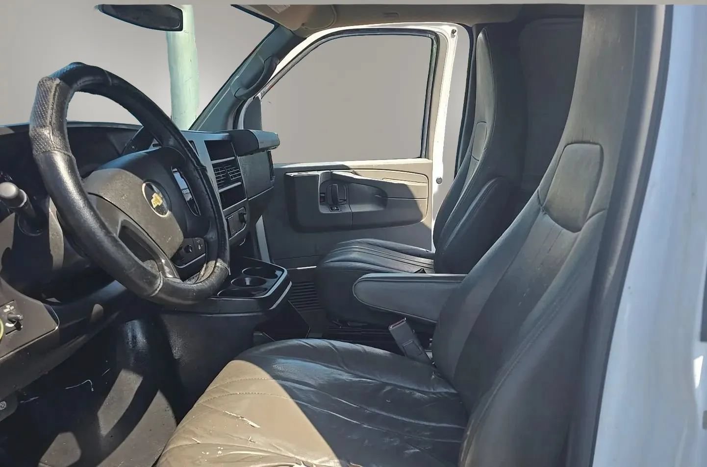 Used 2015 Chevrolet Express 2500 RWD image 7