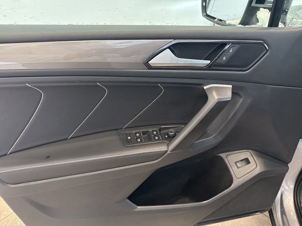 Used 2024 Volkswagen Tiguan SE image 19