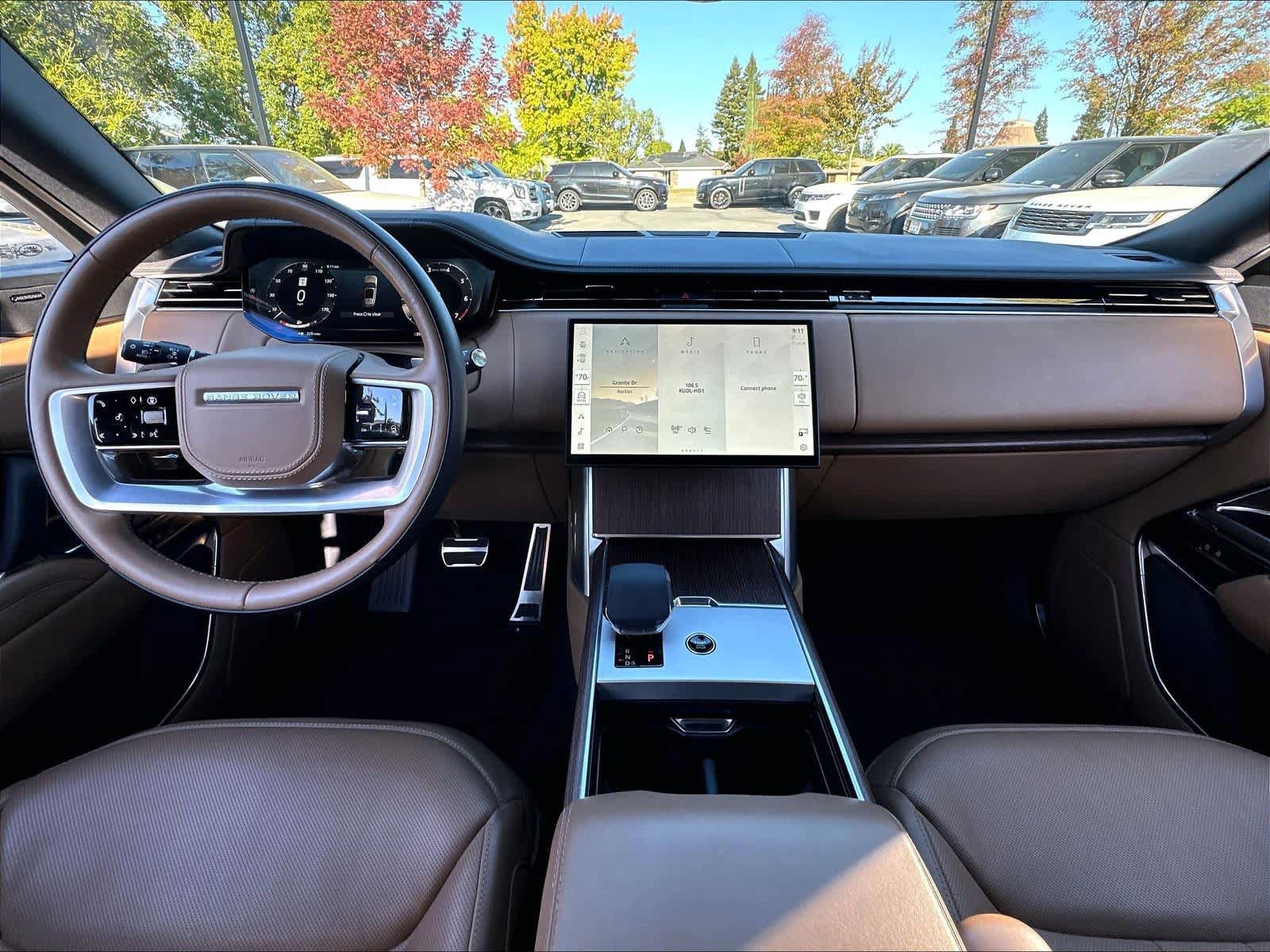 Used 2024 Land Rover Range Rover Long Wheelbase SE AWD/4WD image 17