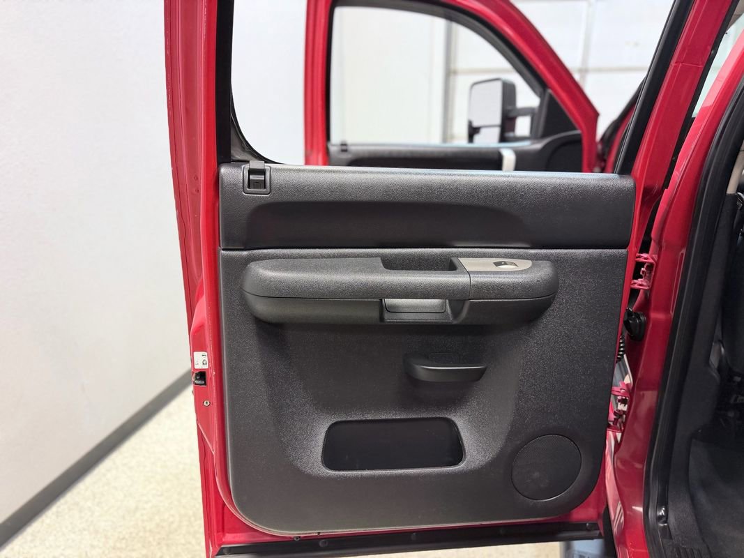 Used 2011 Chevrolet Silverado 3500 LT image 31
