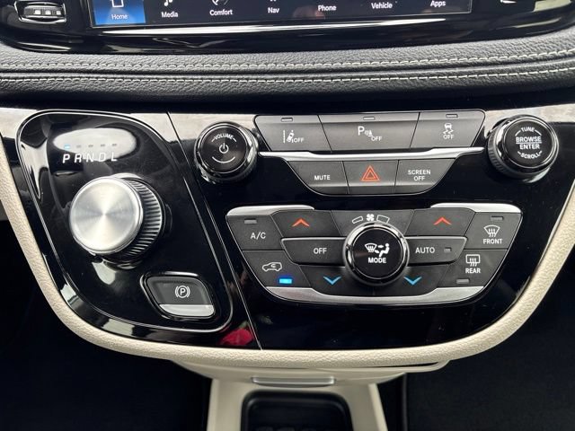 Used 2024 Chrysler Pacifica Limited FWD image 24