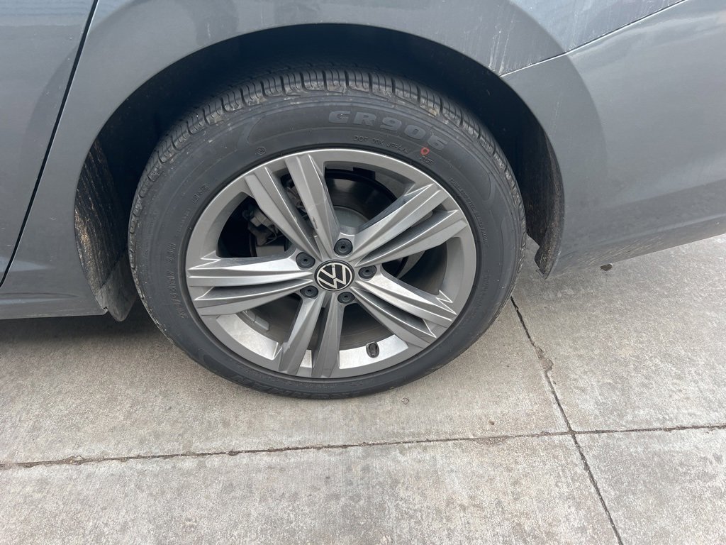 Used 2024 Volkswagen Jetta SE image 9