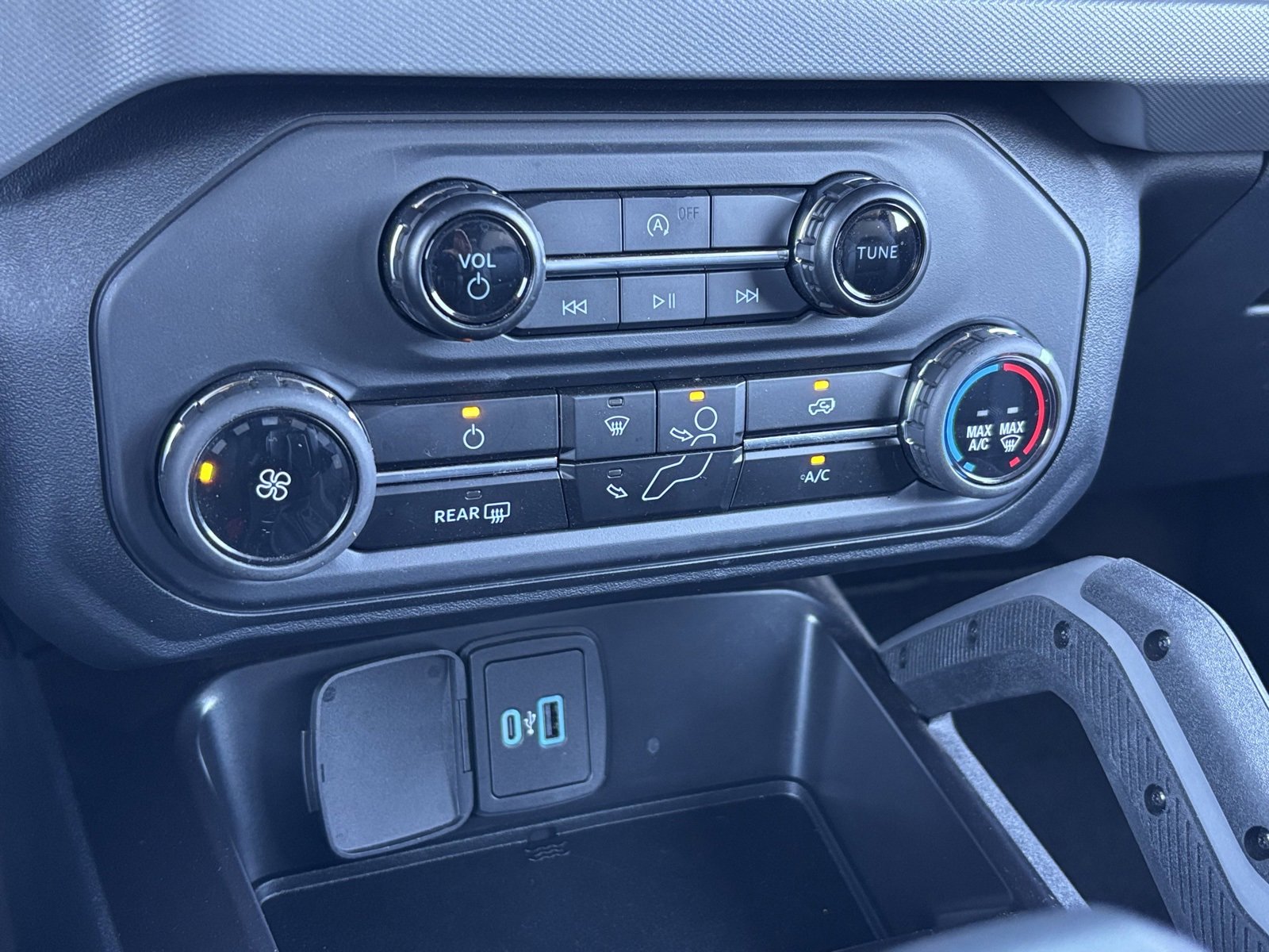 Used 2024 Ford Bronco Big Bend image 25