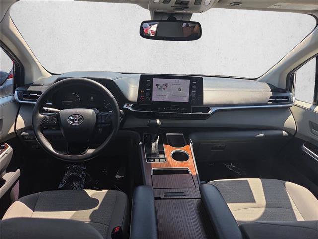 Used 2022 Toyota Sienna LE w/ LE Plus Package FWD image 17