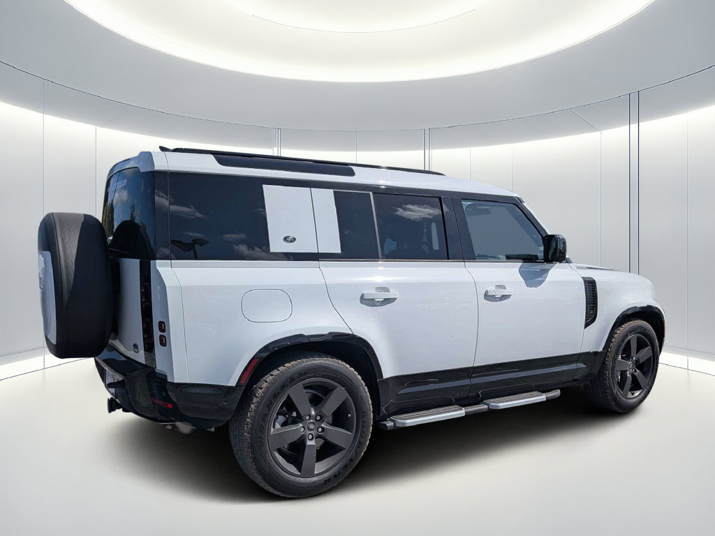 Used 2023 Land Rover Defender 110 X-Dynamic SE AWD/4WD image 4