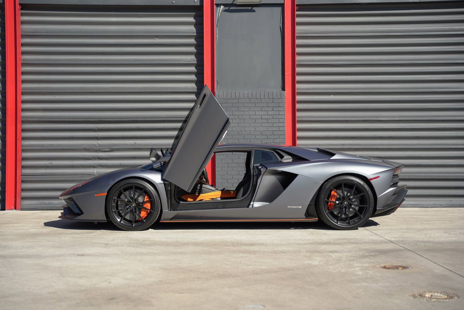 Used 2017 Lamborghini Aventador S image 9