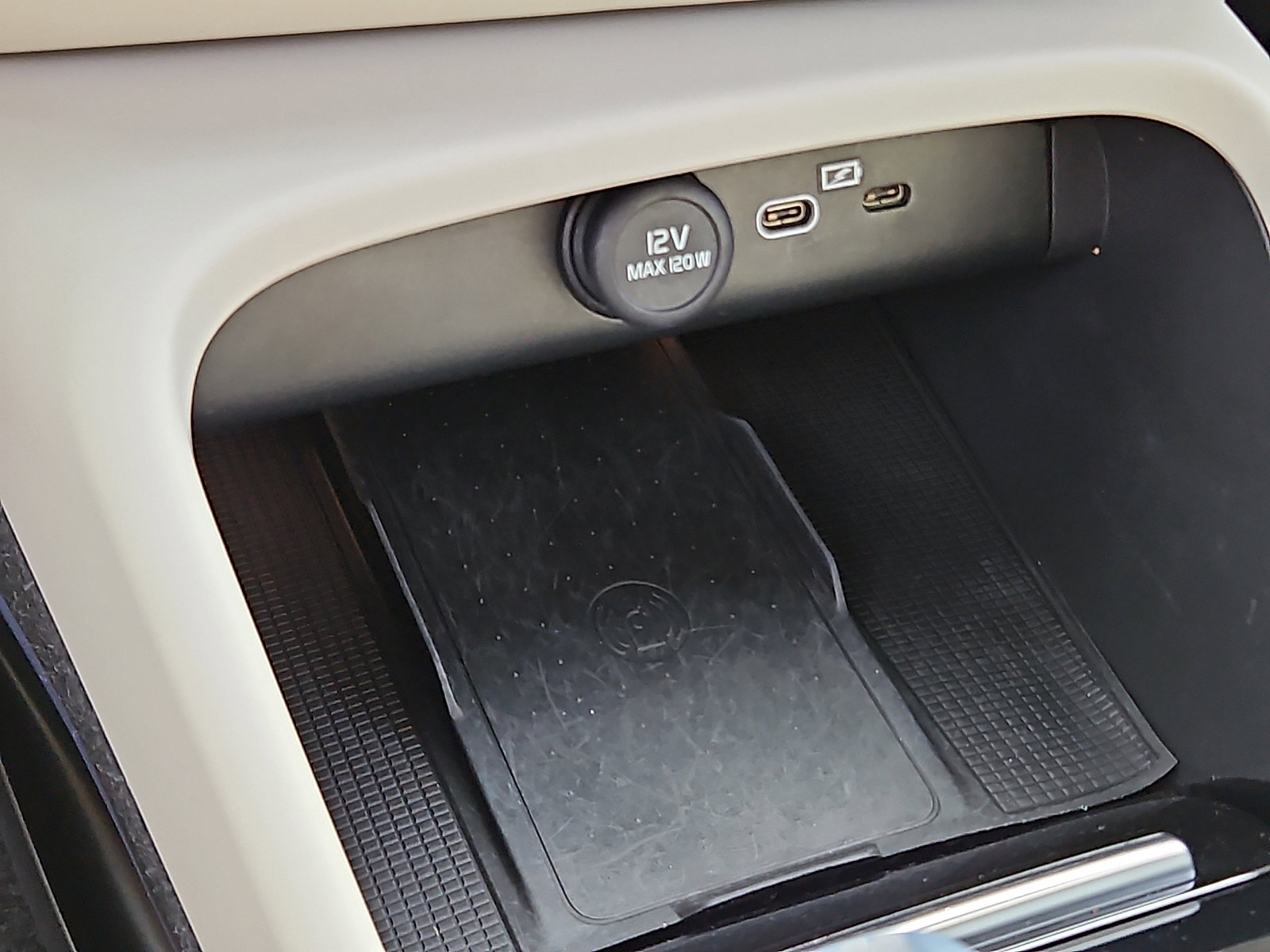 Certified 2023 Volvo XC40 B5 Plus w/ Driver Assist Package AWD/4WD image 25