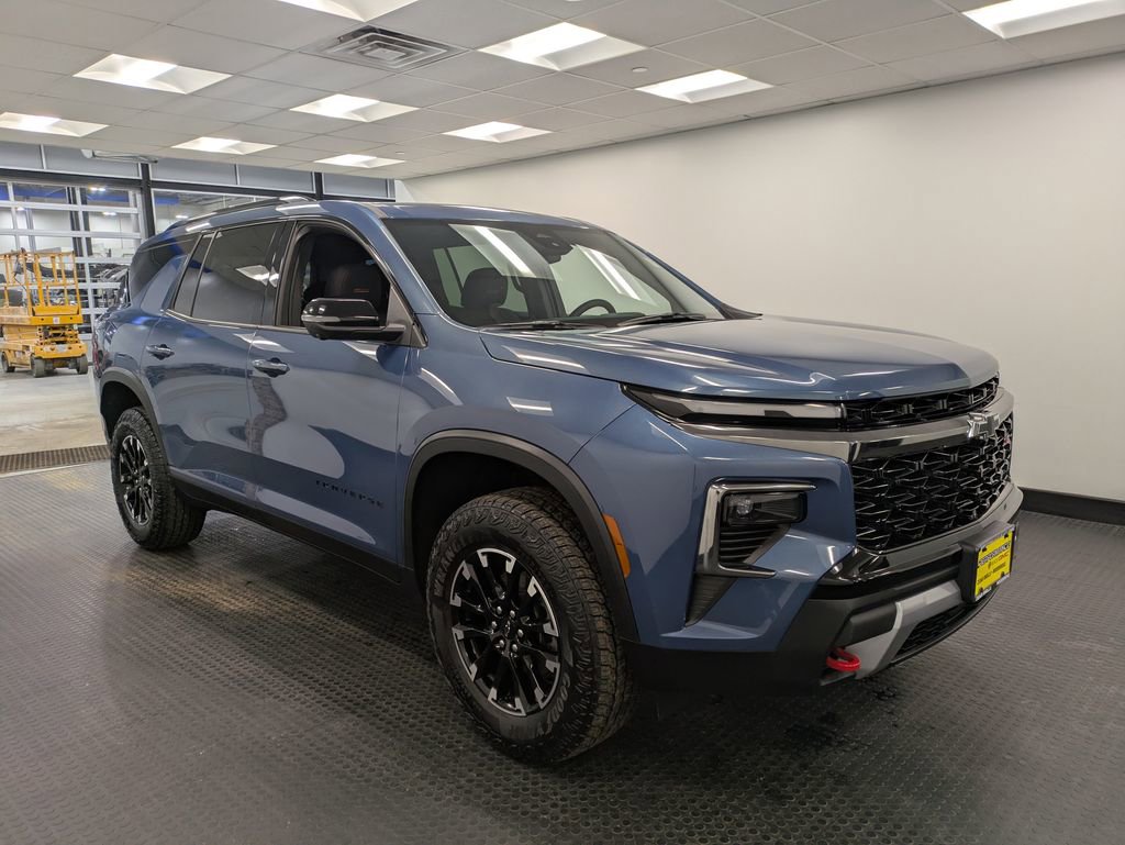 Used 2024 Chevrolet Traverse Z71 image 3