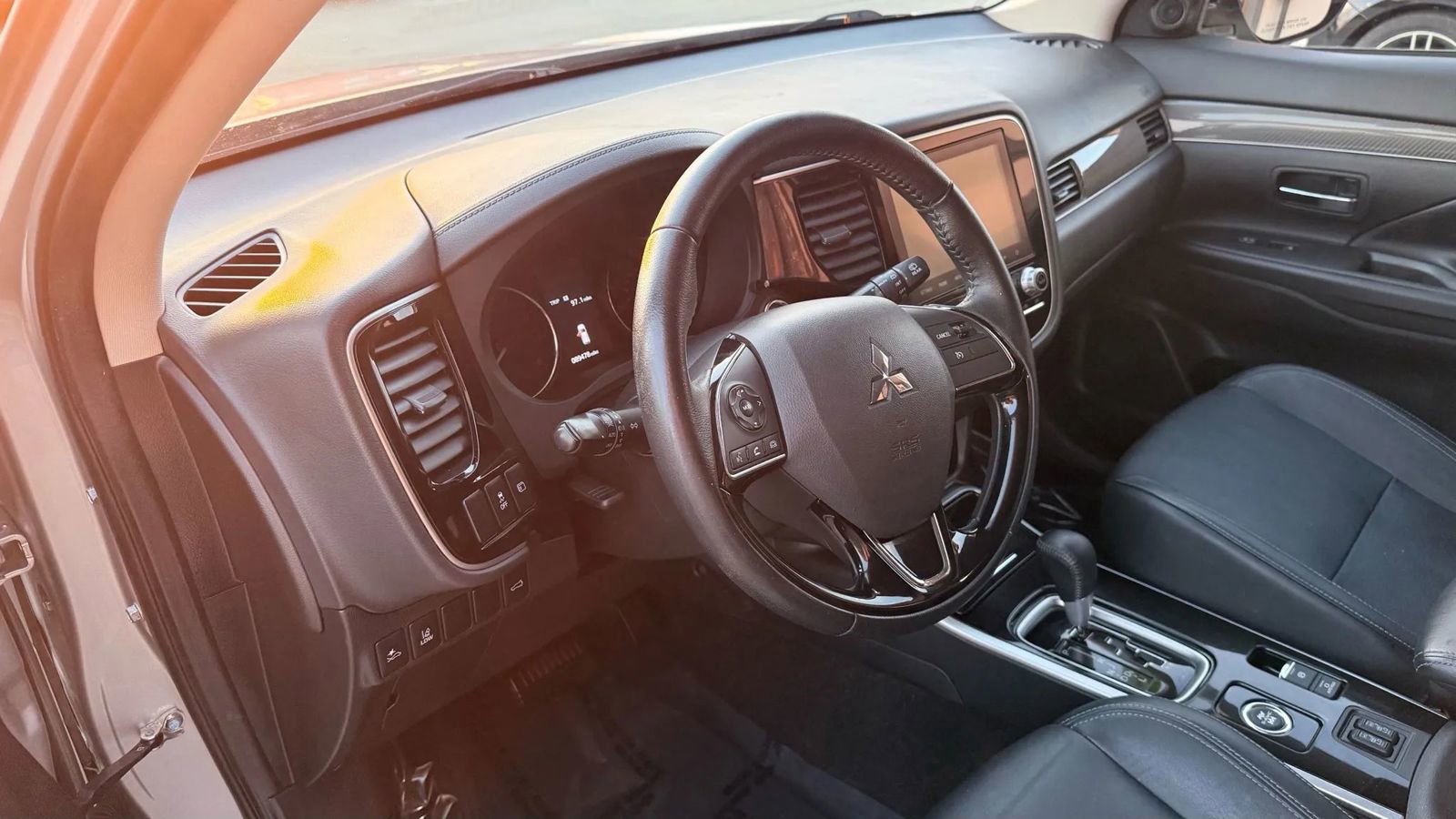 Used 2020 Mitsubishi Outlander SE image 11