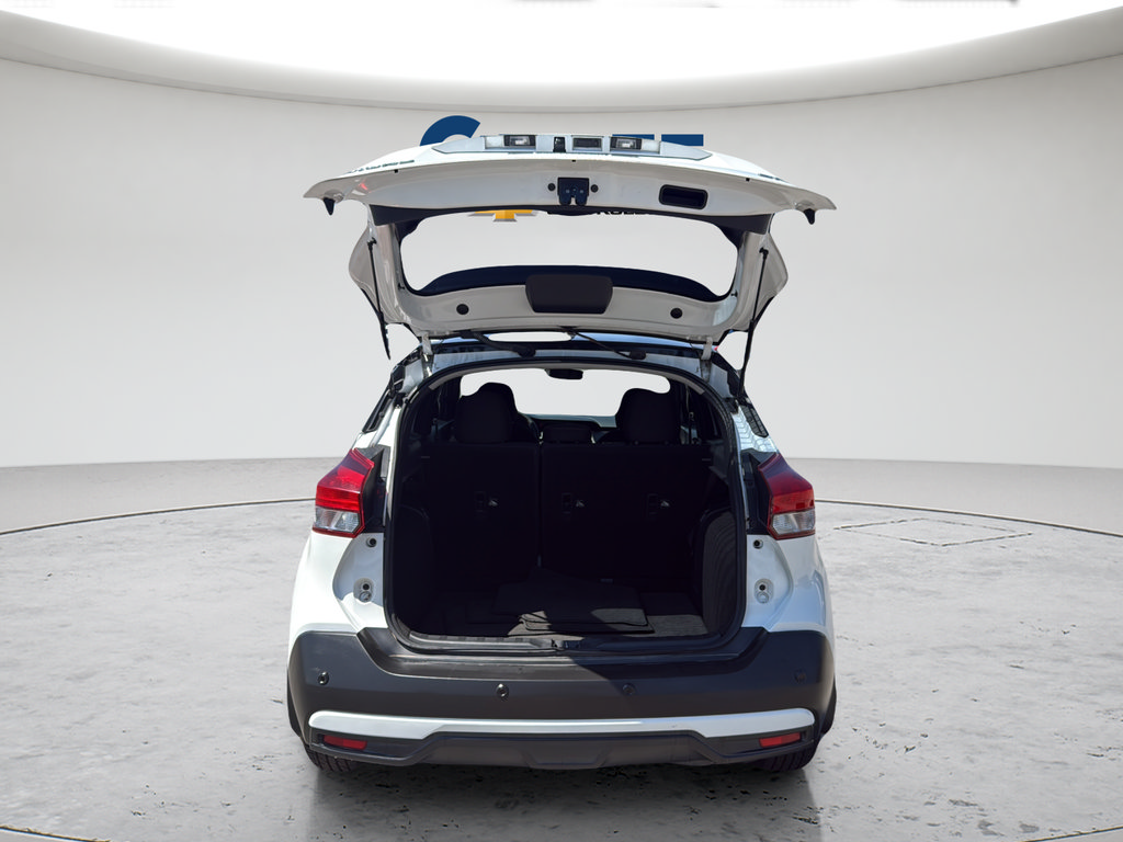 Used 2020 Nissan Kicks SR FWD image 27