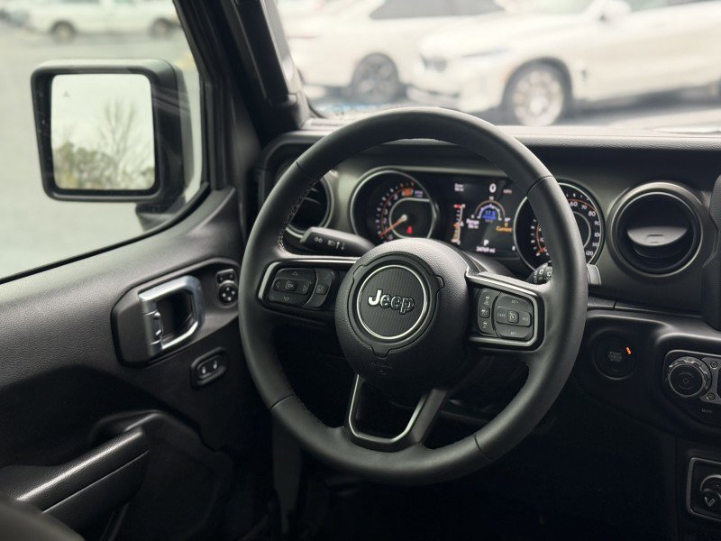 Used 2023 Jeep Wrangler Unlimited Sport image 21