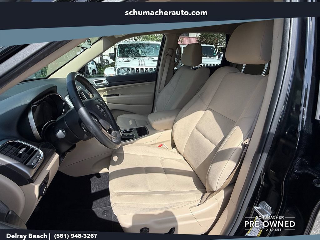 Used 2019 Jeep Grand Cherokee Laredo AWD/4WD image 10