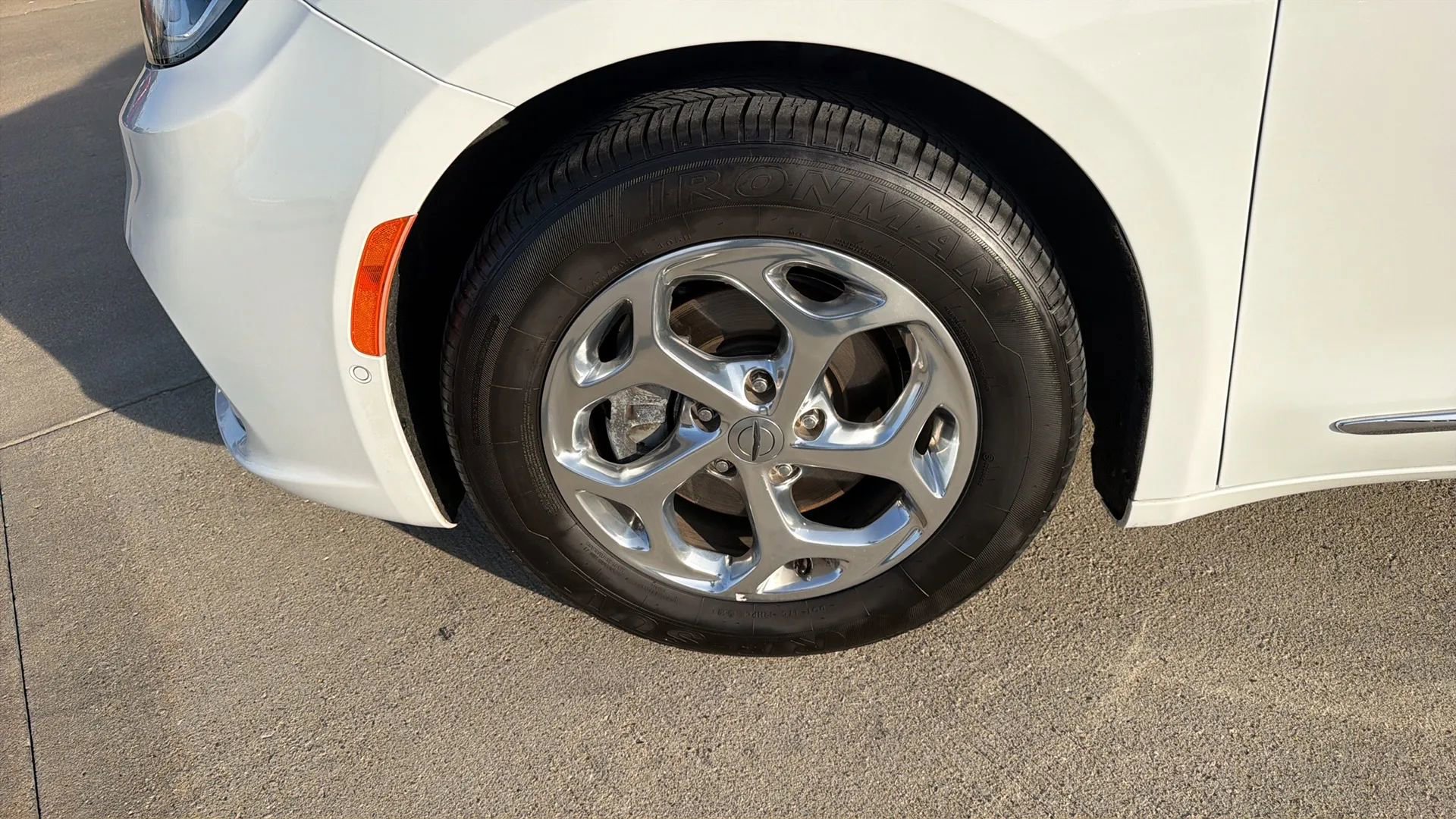 Used 2022 Chrysler Pacifica Limited image 33