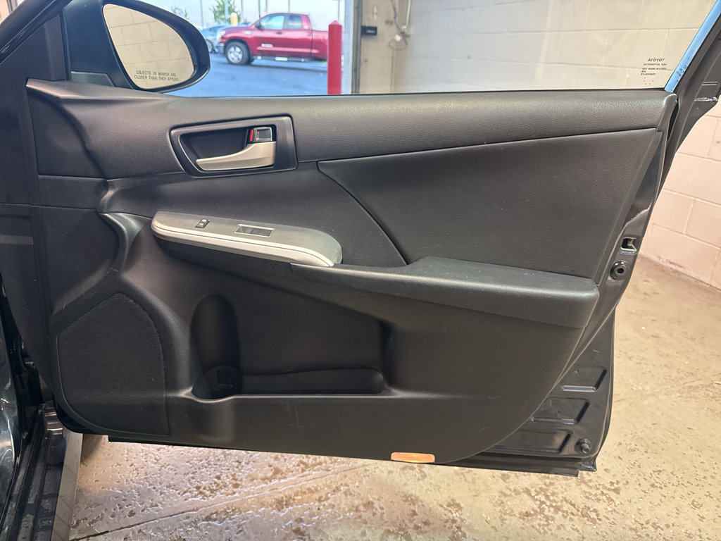 Used 2014 Toyota Camry SE FWD image 23