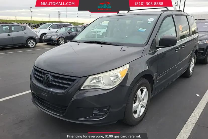 Used 2011 Volkswagen Routan SEL FWD image 3
