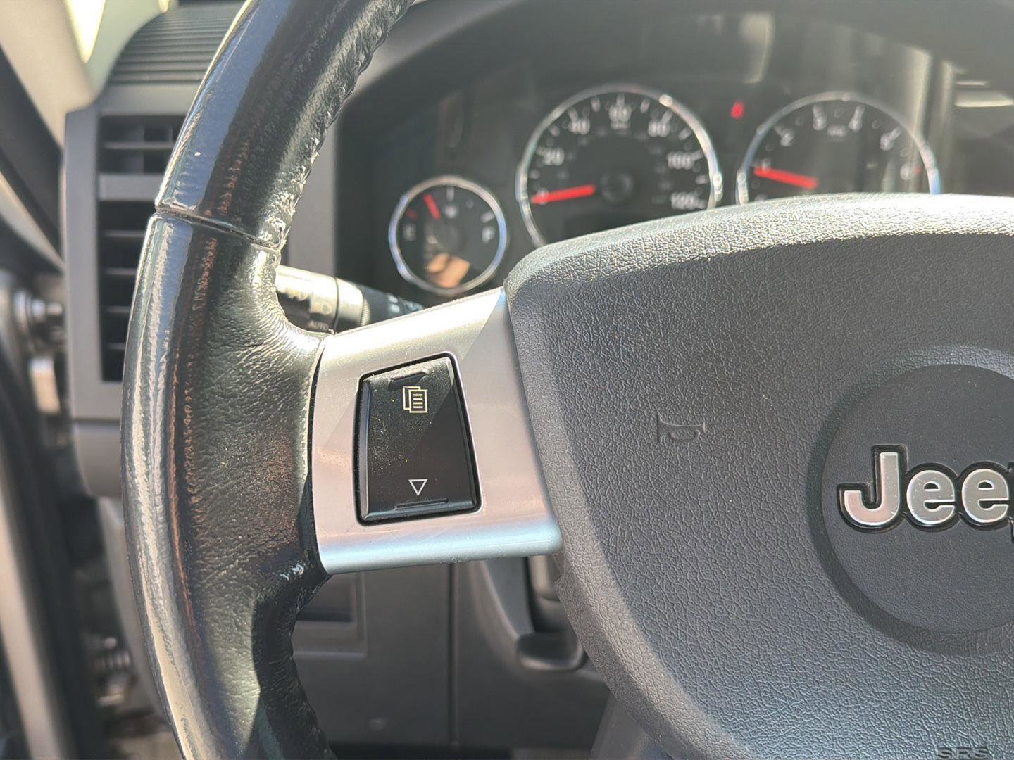 Used 2009 Jeep Liberty Limited w/ Premium Group II AWD/4WD image 19