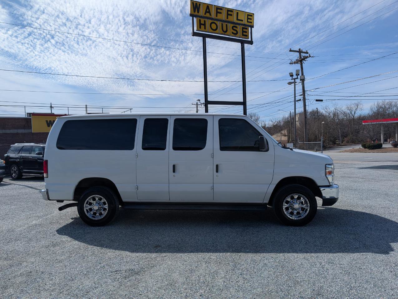 Used 2011 Ford E-350 and Econoline 350 XLT image 5