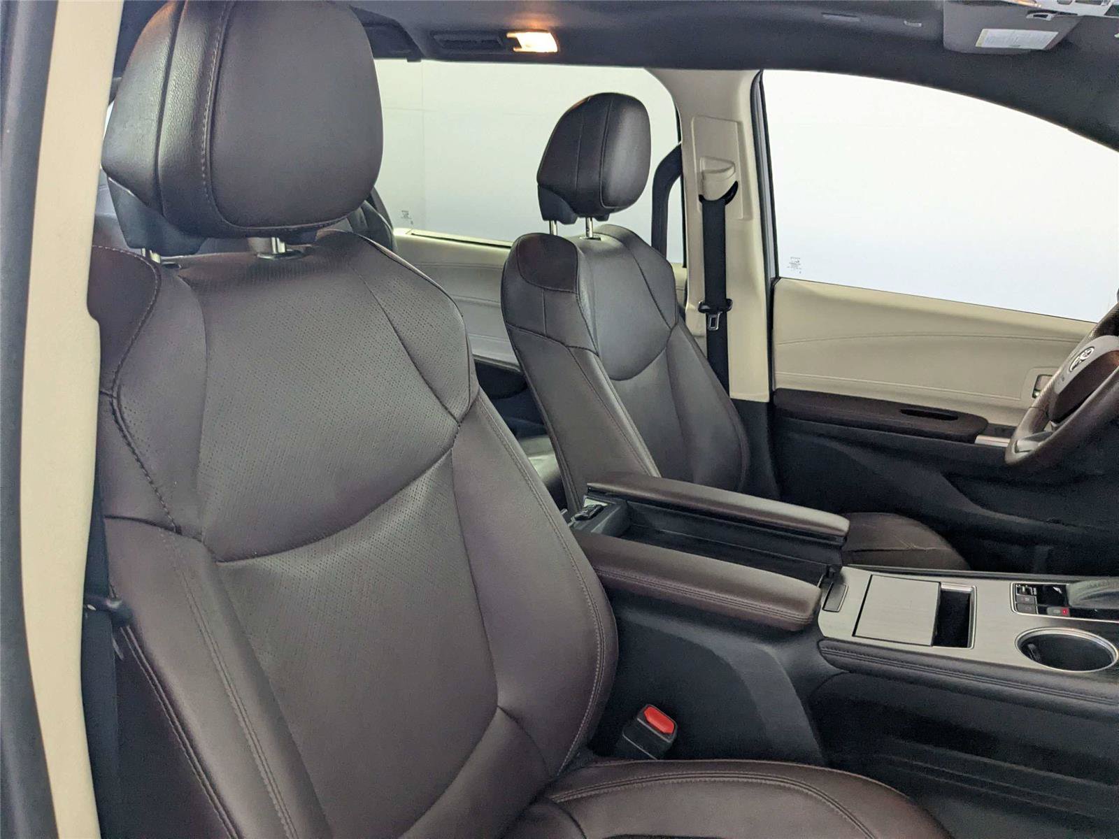 Certified 2022 Toyota Sienna Platinum FWD image 34