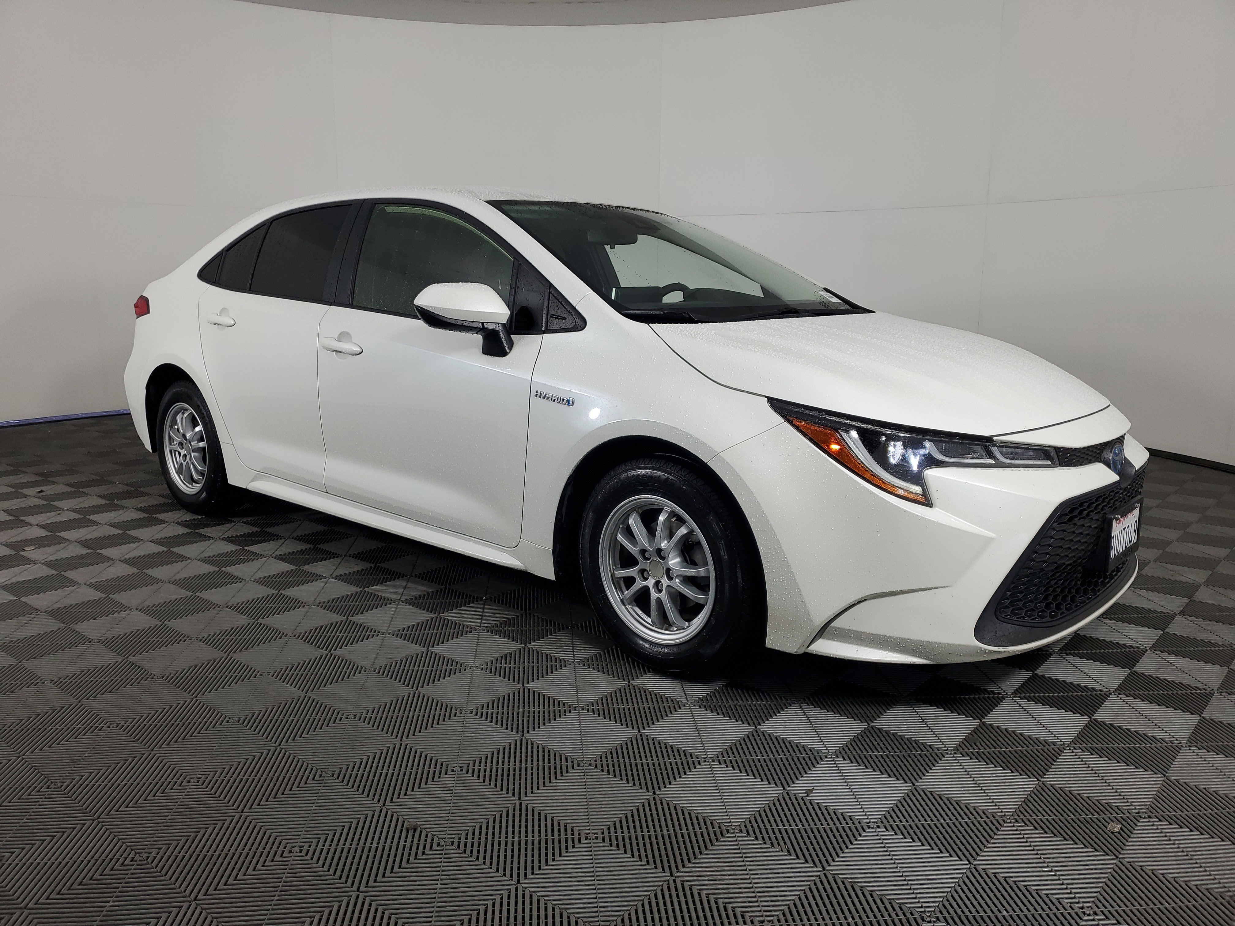 Used 2021 Toyota Corolla LE w/ Carpet Mat Package (TMS) image 2