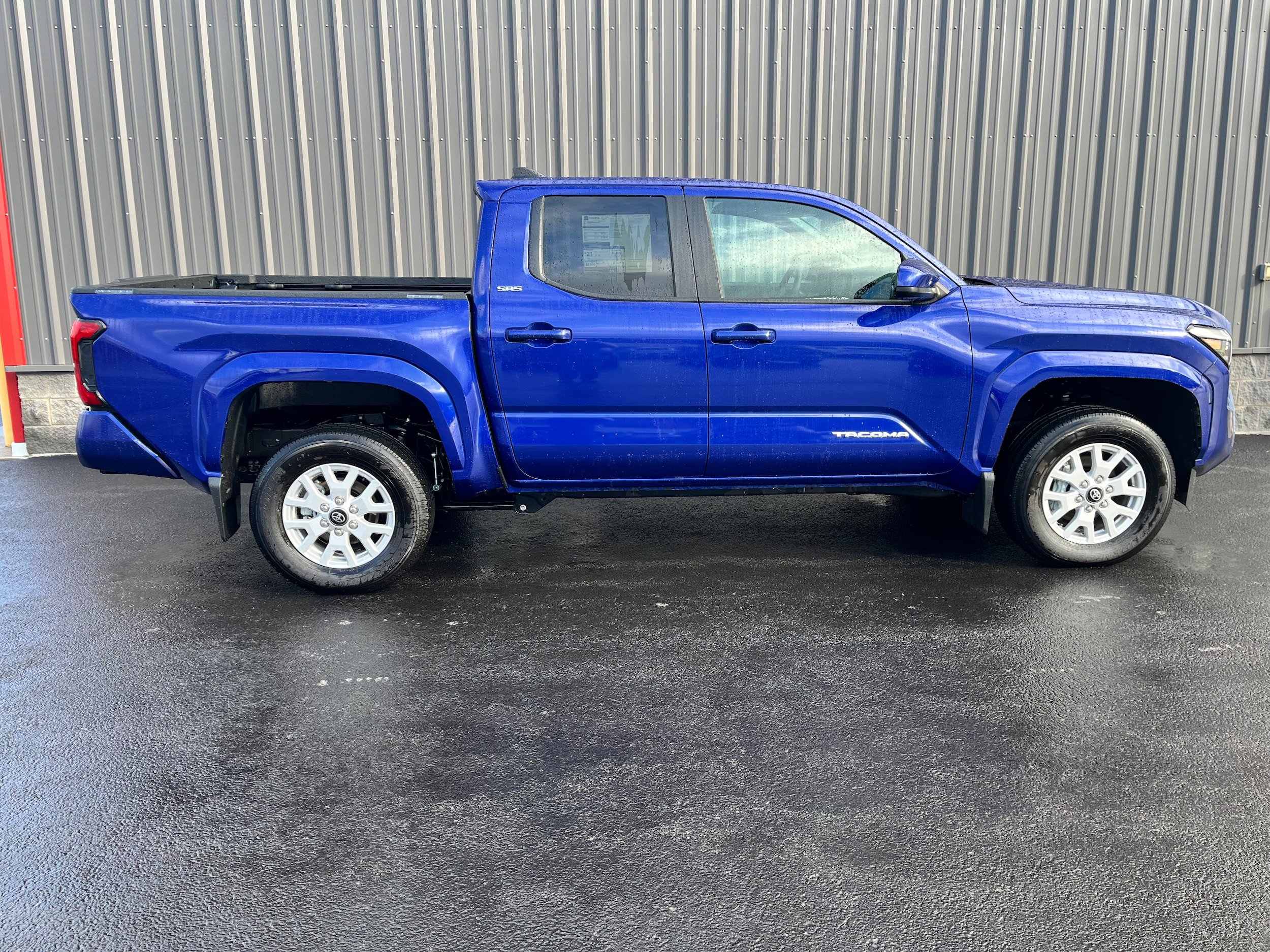 Certified 2025 Toyota Tacoma SR5 w/ SR5 Upgrade Package AWD/4WD image 1