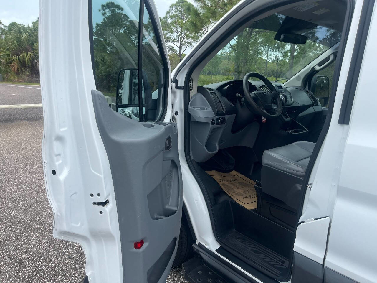 Used 2017 Ford Transit 250 250 3dr SWB Low Roof Cargo Van image 9