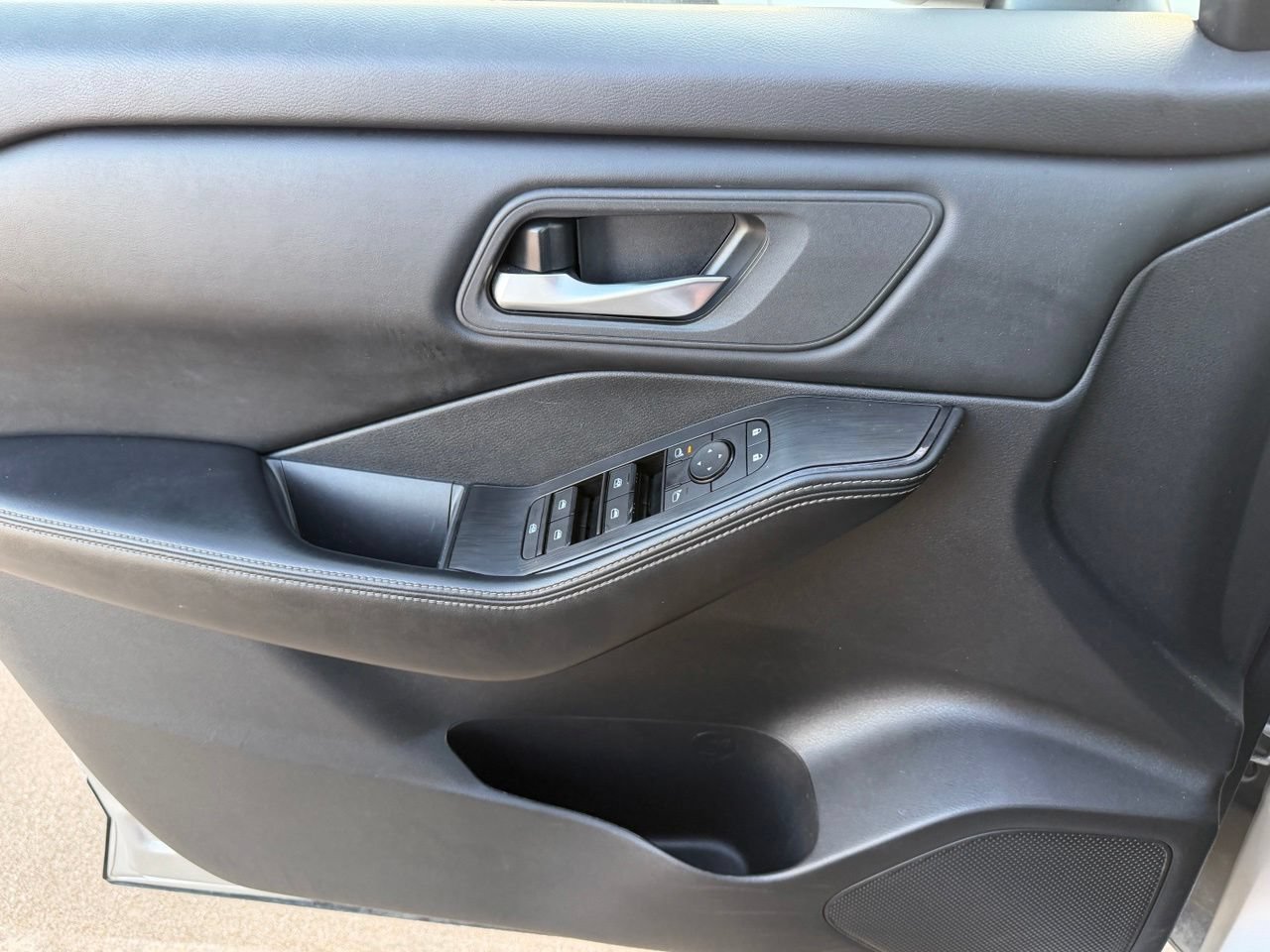 Certified 2025 Nissan Rogue SV FWD image 26