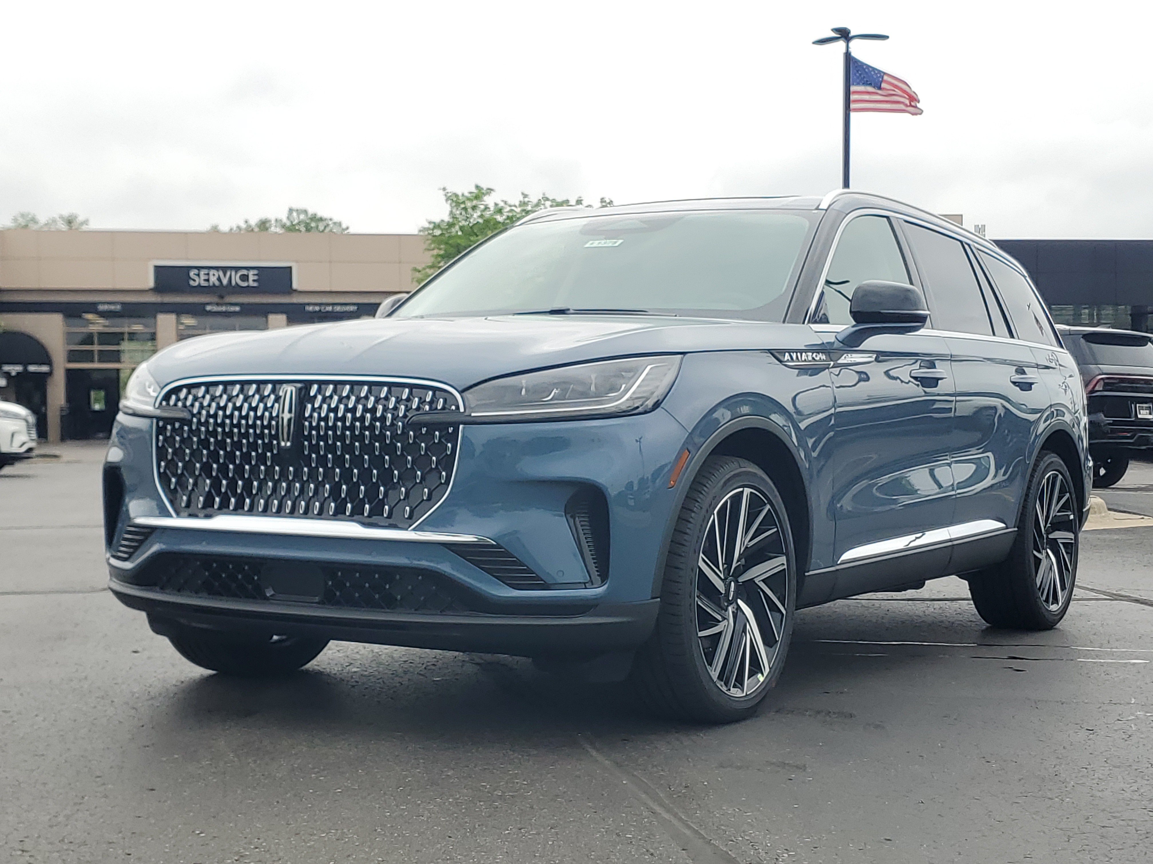New 2026 Lincoln Aviator Reserve AWD/4WD image 2