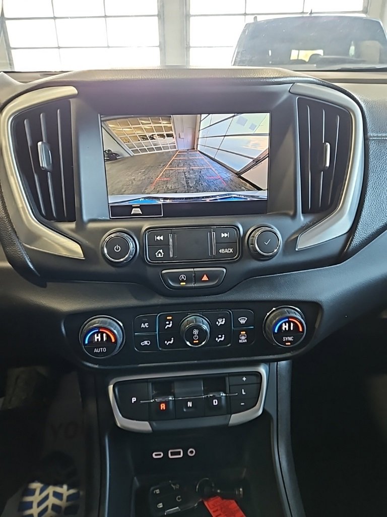 Used 2024 GMC Terrain SLT image 30