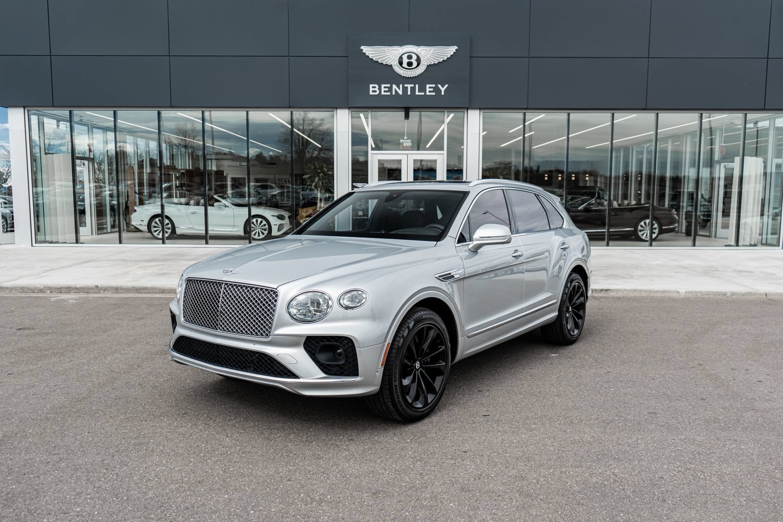Certified 2023 Bentley Bentayga AWD/4WD image 1