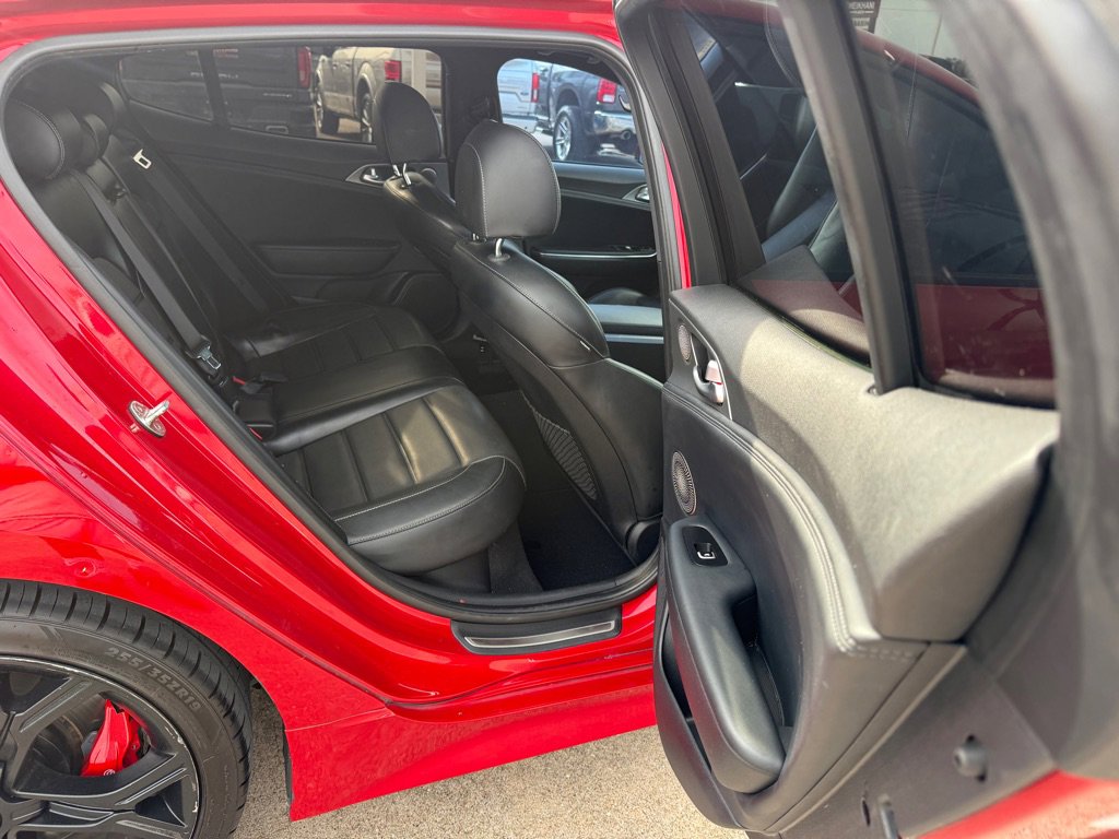 Used 2018 Kia Stinger GT2 image 10