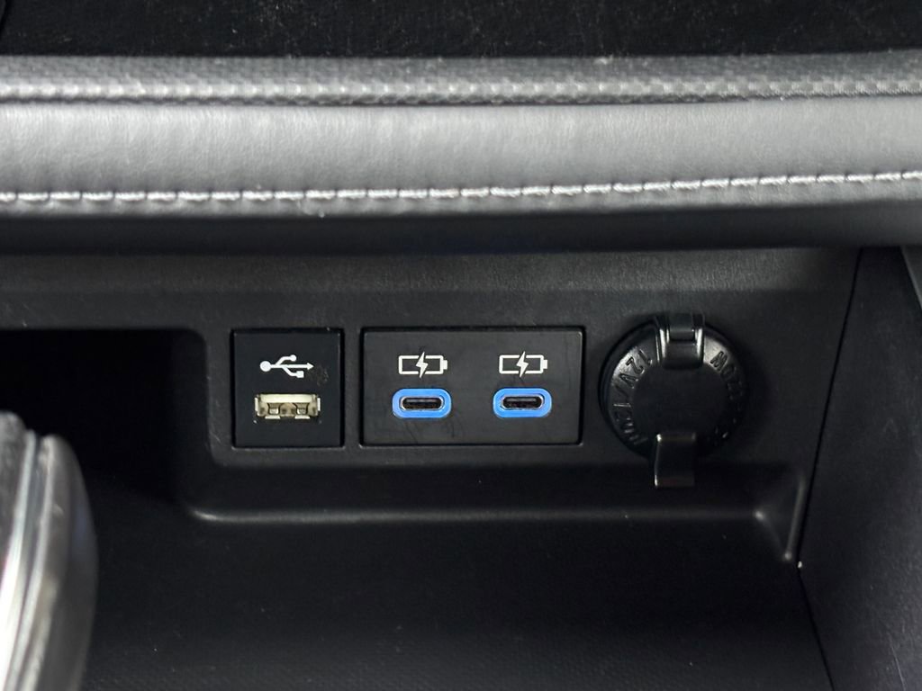 Used 2022 Toyota Highlander LE image 16