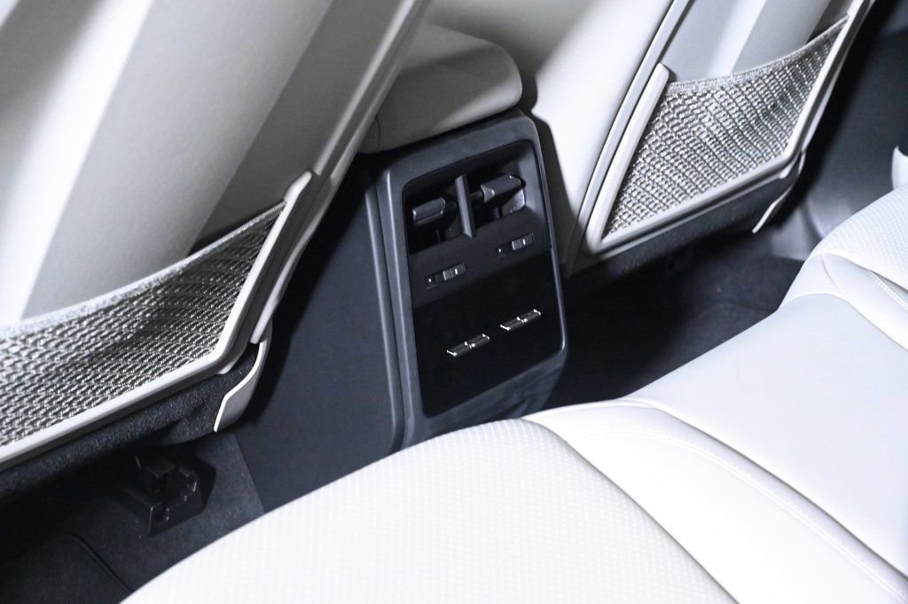 Certified 2025 Porsche Macan 4S Electric image 20