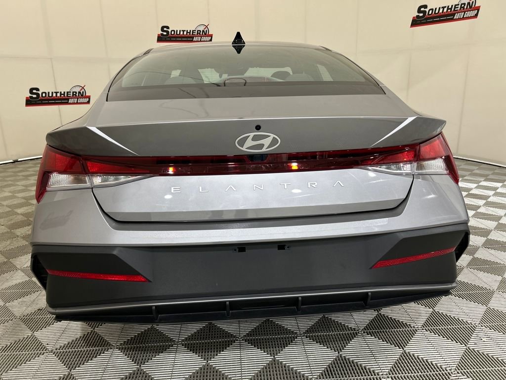 Used 2024 Hyundai Elantra SEL image 8