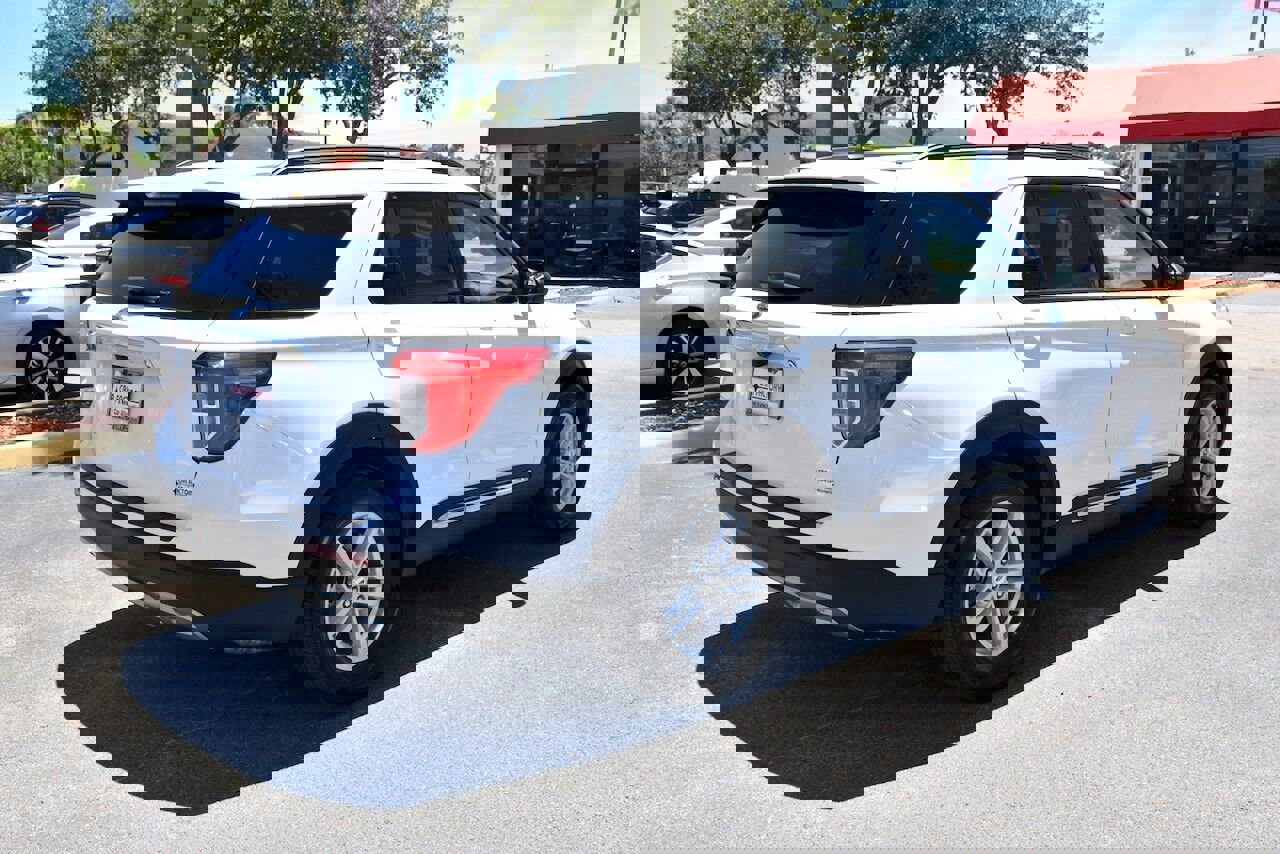 Used 2024 Ford Explorer XLT w/ Equipment Group 202A image 6