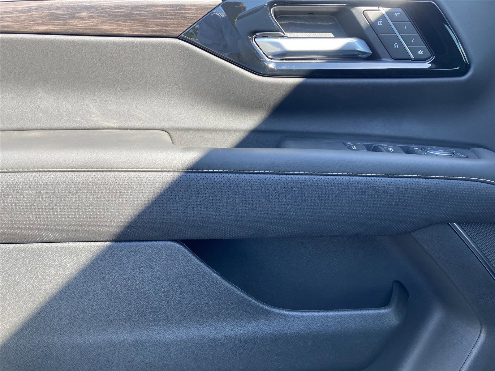 New 2026 Chevrolet Suburban Premier image 23