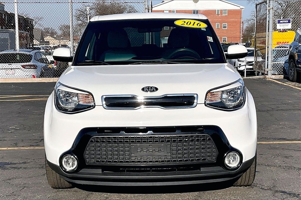 Used 2016 Kia Soul + image 2
