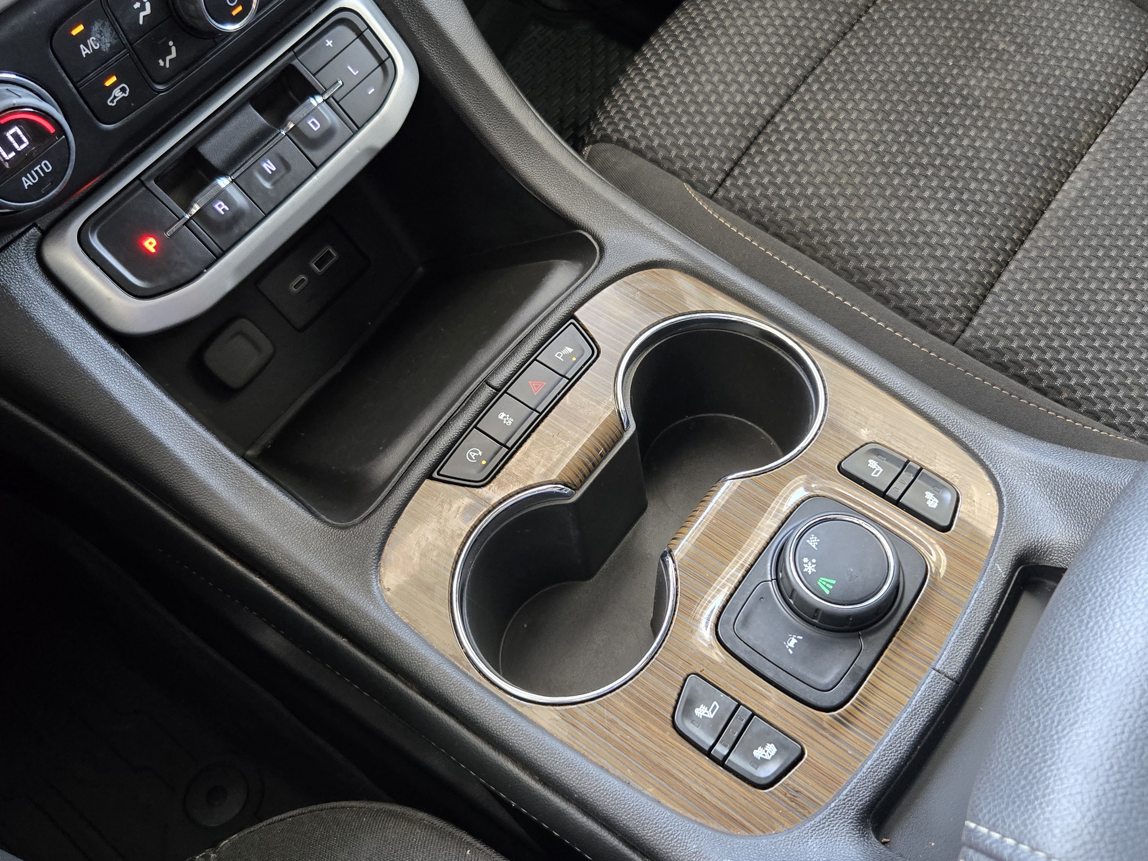 Used 2023 GMC Acadia SLE w/ Driver Convenience Package FWD image 15