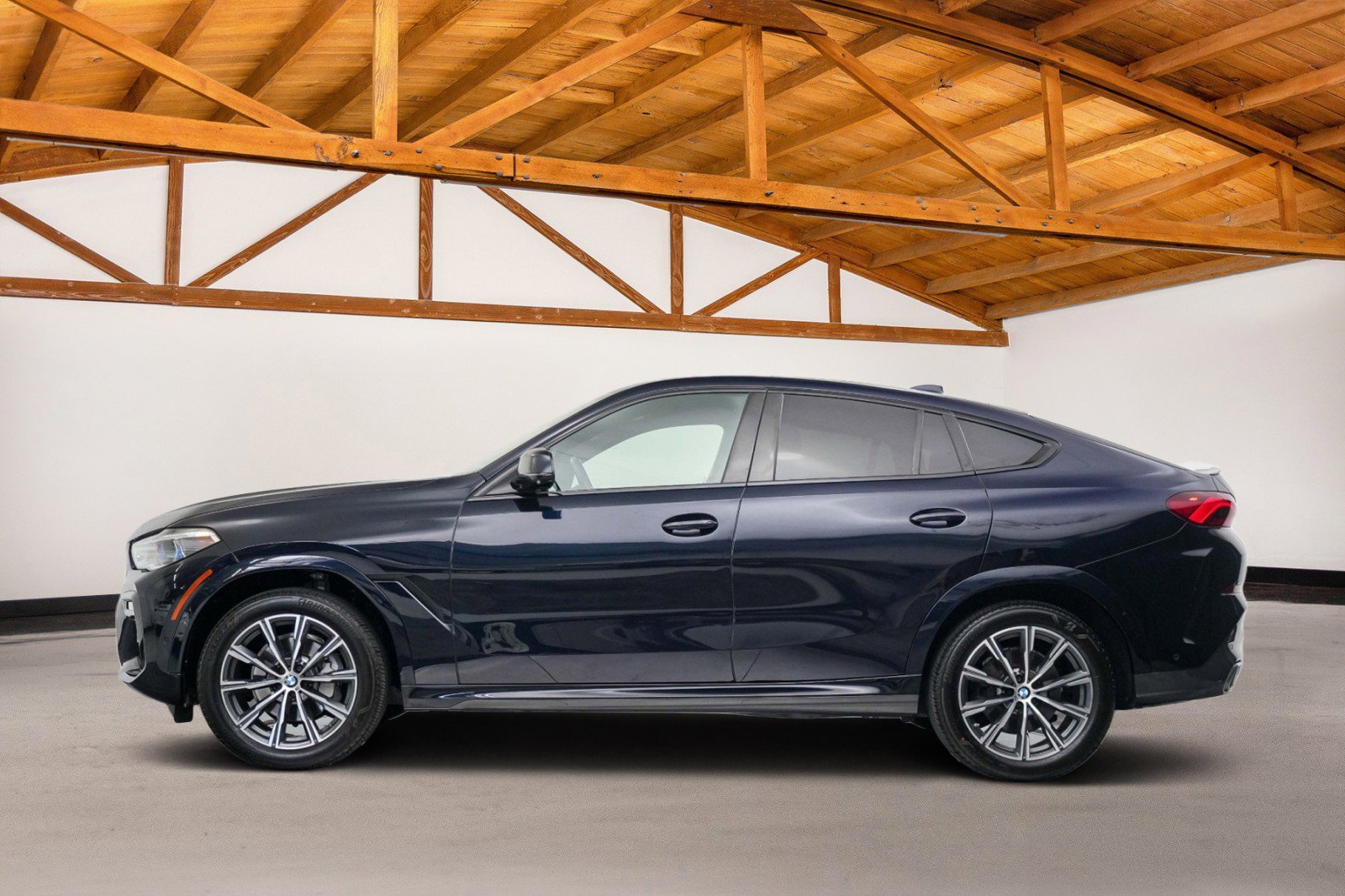 Used 2020 BMW X6 sDrive40i w/ Executive Package RWD image 2