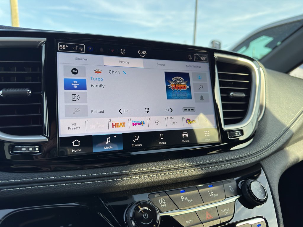 New 2026 Chrysler Pacifica Select image 21