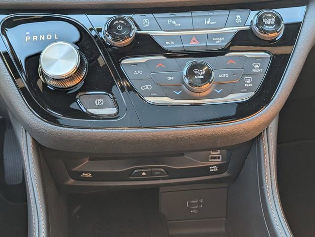 New 2026 Chrysler Pacifica Pinnacle image 21