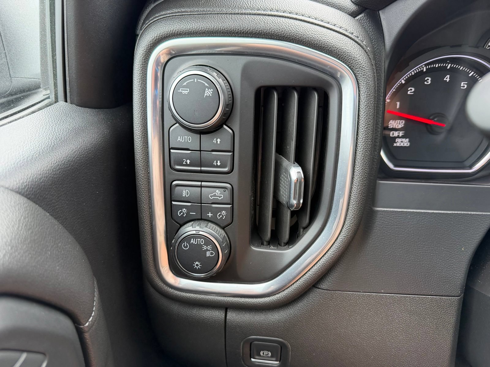 Used 2019 Chevrolet Silverado 1500 LT Trail Boss AWD/4WD image 22