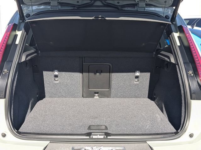 Certified 2024 Volvo XC40 B5 Core image 17